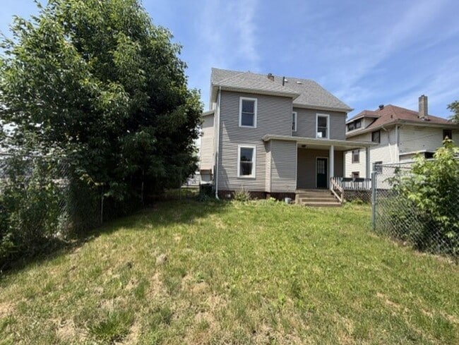 Building Photo - Spacious 4-Bedroom Home with 2 Full Baths, Central A/C & Fenced Yard!