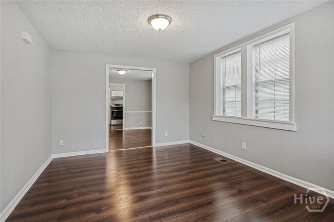 Building Photo - 1036 W 38th St