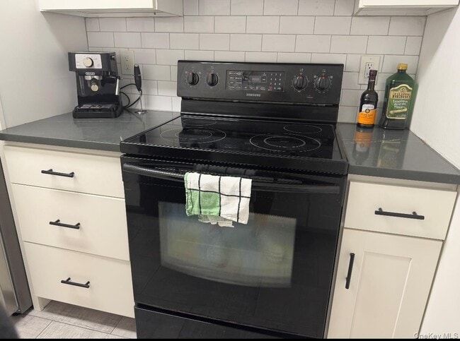 Building Photo - 235 W Park Ave