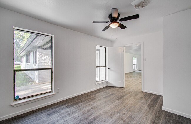 Building Photo - 816 Glen Hollow Dr