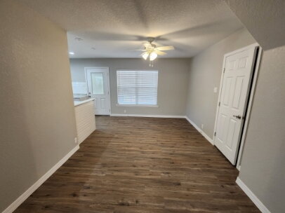 Building Photo - Wow! La Vernia Property!!
