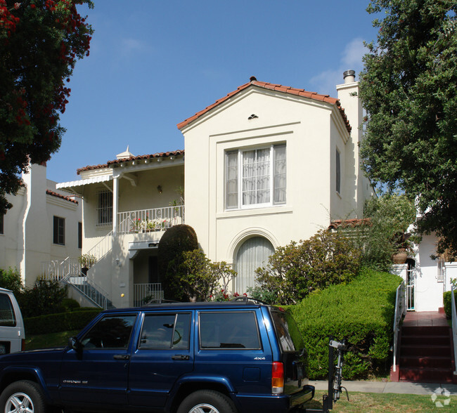 Building Photo - 141 N Clark Dr