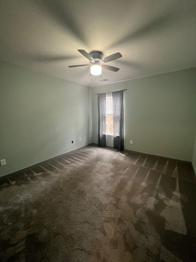 Building Photo - Beautiful 4 Bedroom in Dorchester II School District