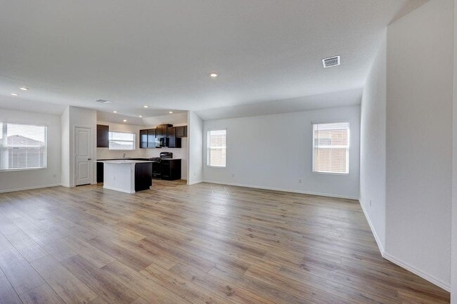 Building Photo - 618 Waterway Ave