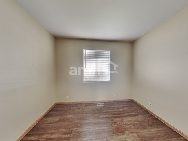 Building Photo - 1007 Angelica Cir