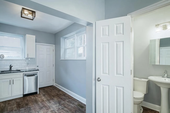 Building Photo - Renovated Grays Ferry Gem with Modern Charm