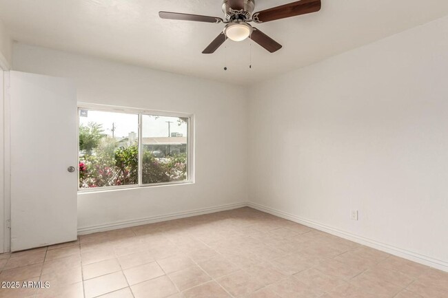 Building Photo - Charming 4-bedroom home in Maryvale Terrace!