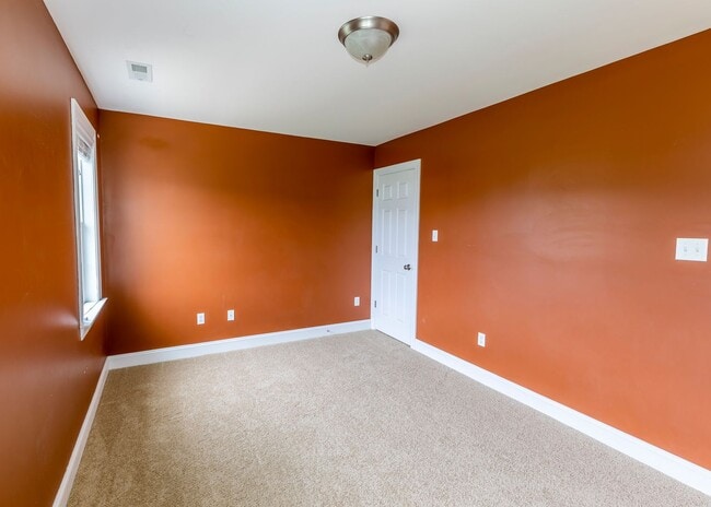 Building Photo - Huge house with vaulted ceilings and fenced in rear yard