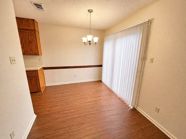 Building Photo - 3002 Chaucer Dr