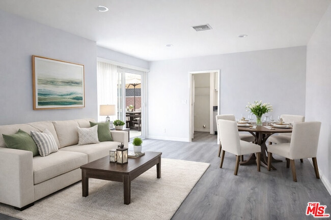 Building Photo - 10509 S Van Ness Ave