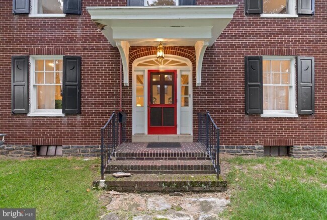 Building Photo - 155 W Lincoln Ave