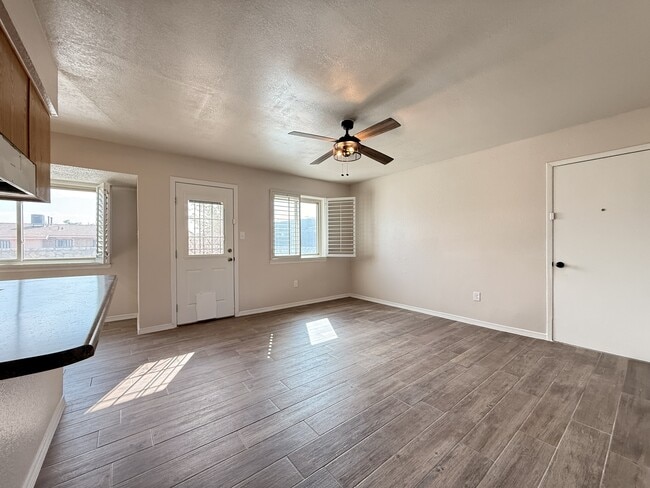 Building Photo - 9321 Sorbonne Dr