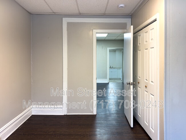 Building Photo - 658 Walnut St