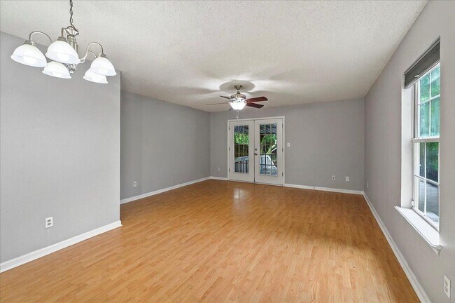 Building Photo - 3001 Oak Park Ct