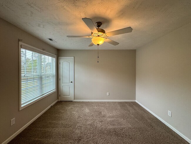 Building Photo - Well-Maintenance 4 Bed 2.5 Bath Hoke County Home