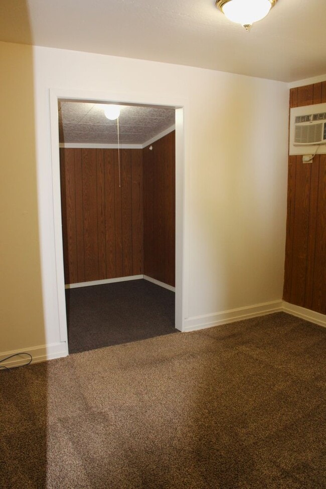 Building Photo - 2 Bedroom House