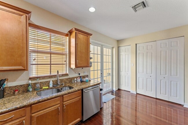 Building Photo - 150 Lismore Ln