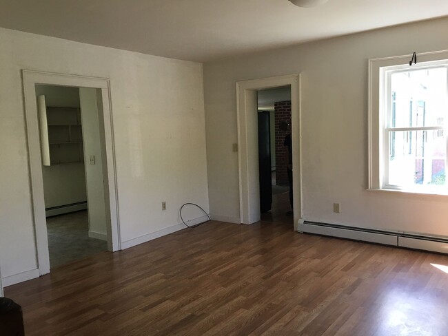 Building Photo - Single Family Home
