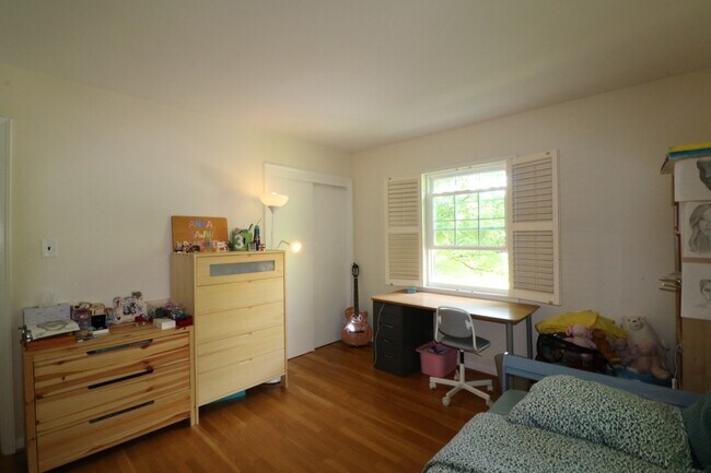 Building Photo - COMING SOON - 4Bed/2.5Bath Raised Rambler in Bannockburn near Glen Echo Park!