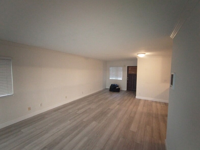 Living room and front door - 676 Seacoast Dr