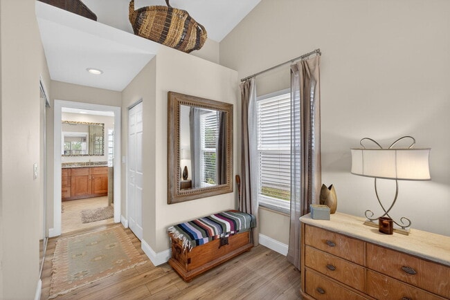 Building Photo - 18221 SE Fairview Cir