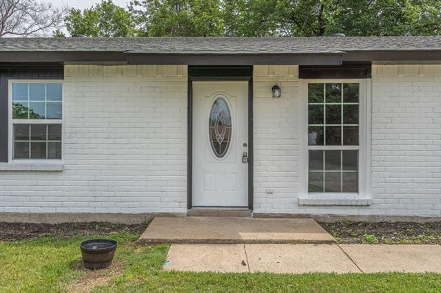 Building Photo - 930 Briarwood Dr