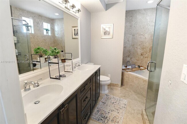 Building Photo - 601 NE 11th Ave