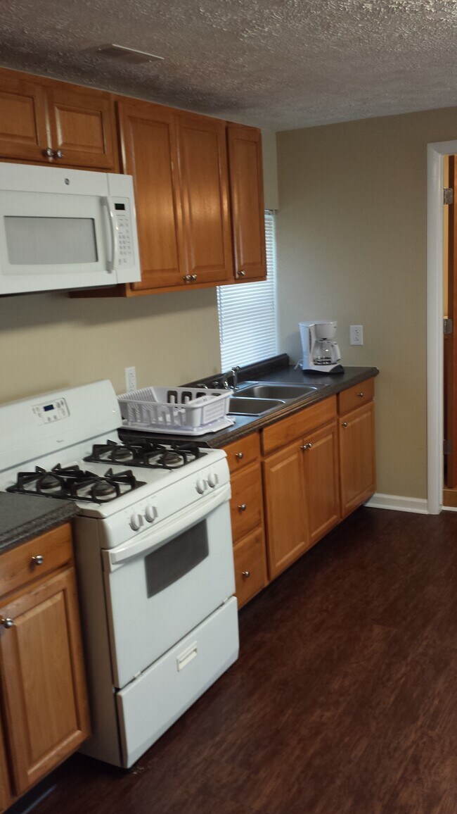 Building Photo - 504 24th St