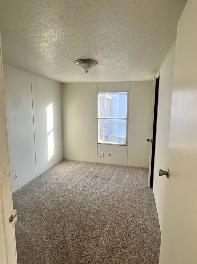 Building Photo - 1625 S 5th St