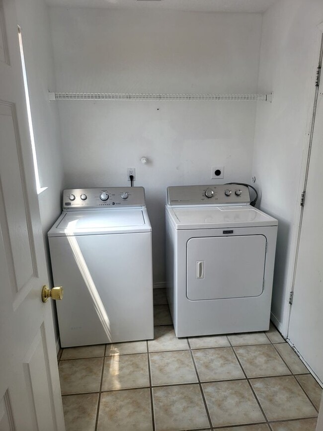 Building Photo - West Side 2/story 3 Bedroom 2 Bath & 2 Car...