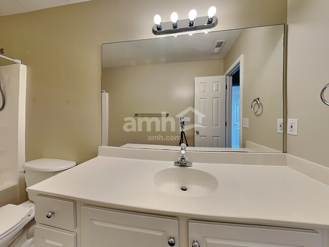 Building Photo - 405 Bedstraw Ct