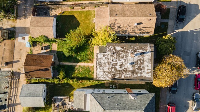 Building Photo - Gigantic 2-story Single Family Home in Sou...