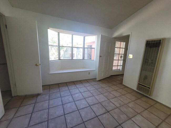 Building Photo - Ready to View!!