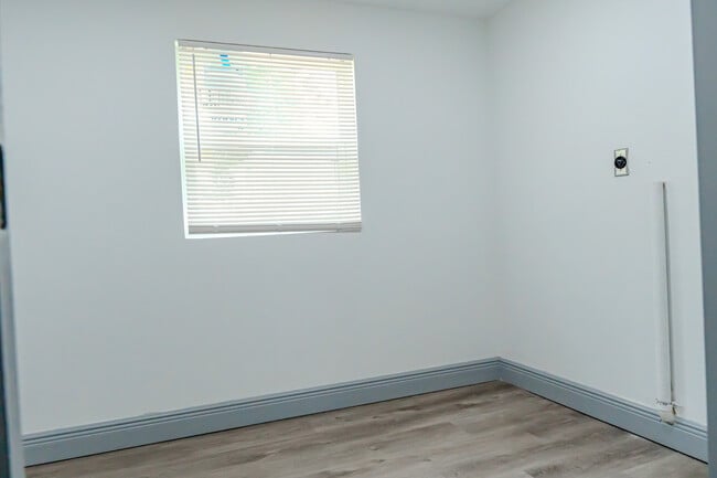 Building Photo - 217 Betty Ave