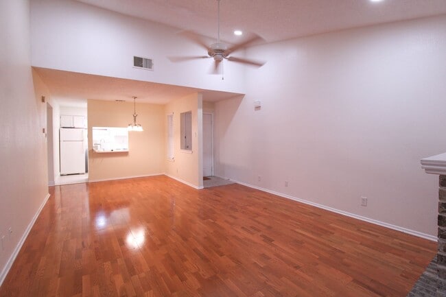 Building Photo - 13018 Heimer Rd