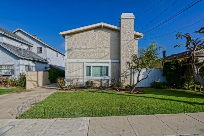 Building Photo - REMODELED, BRIGHT & AIRY, 1550 SQ FT, 3BR2...