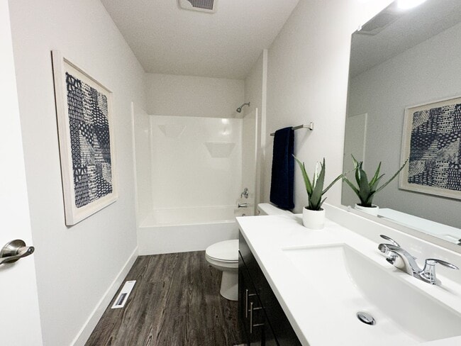 Building Photo - 3 Bed / 2.5 Bath Townhome for rent in Cottage Grove!