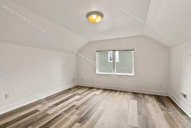 Building Photo - Modern Elegance Meets Campus Convenience: ...