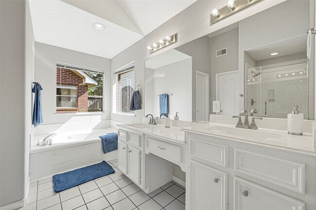 Building Photo - 23223 Diamond Knoll Ct