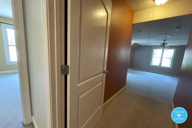 Building Photo - 8105 Last Oak Ct