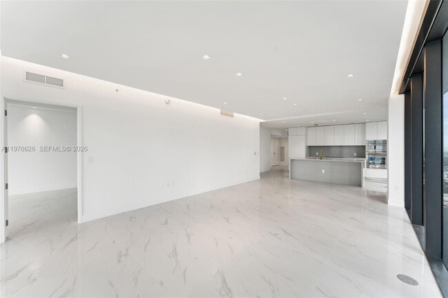 Building Photo - 700 NE 24th St