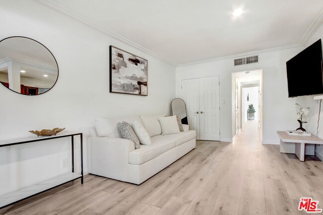 Building Photo - 1335 S Roxbury Dr