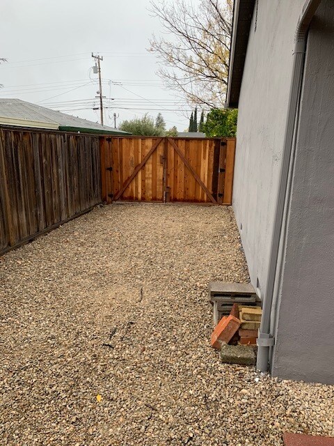 Building Photo - 3130 Ida Dr