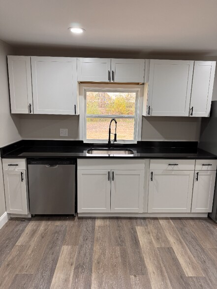 Building Photo - 296 Summer St