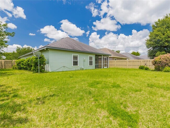 Building Photo - 7595 SW 84th Dr