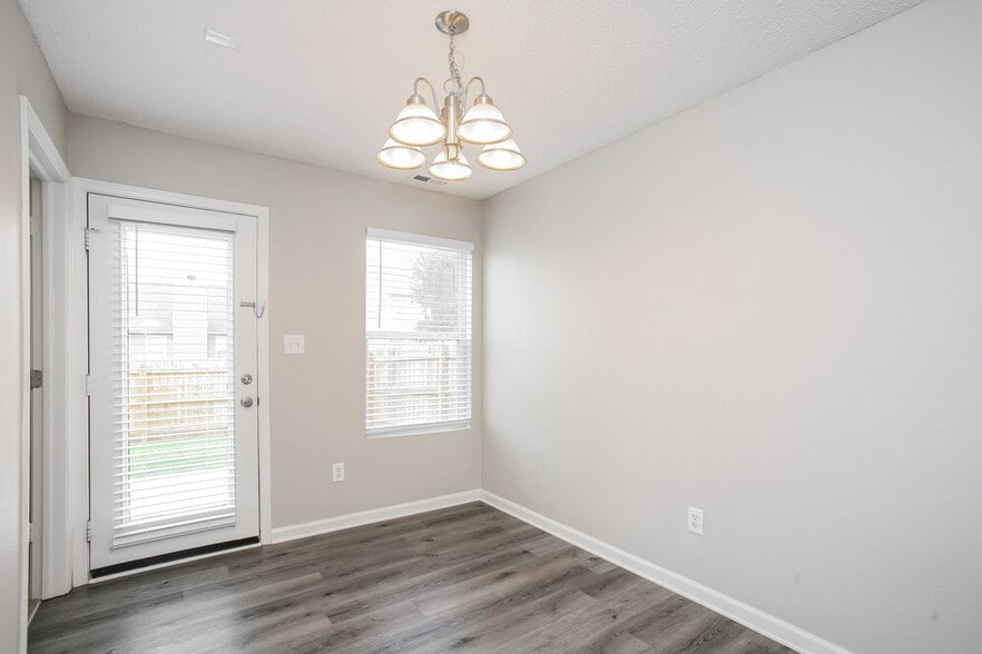 Building Photo - 5558 Wild Horse Dr