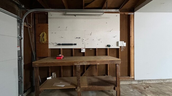 Building Photo - Charming 3-Bed, 2-Bath Retreat!