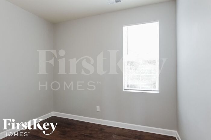 Building Photo - 713 Walnut Crossing Dr