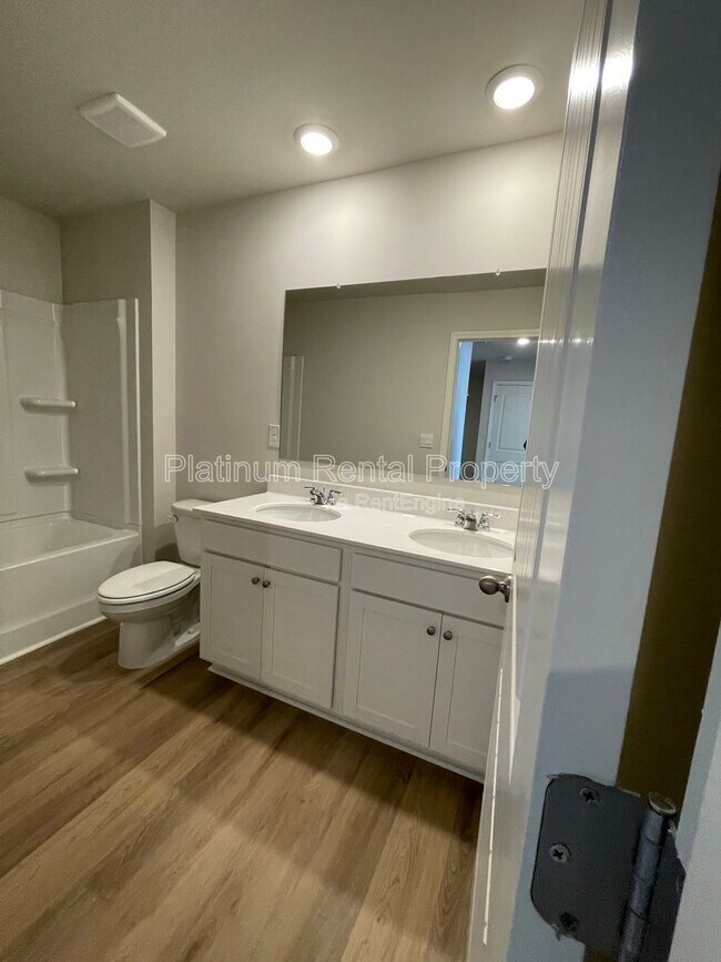 Building Photo - 56 Rustin Rdg