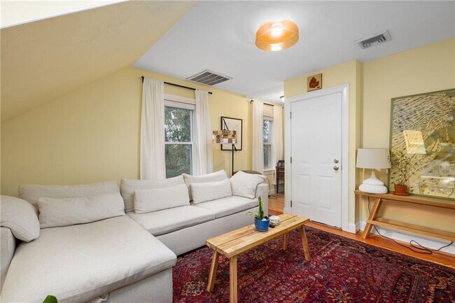 Building Photo - 510 Wickenden St